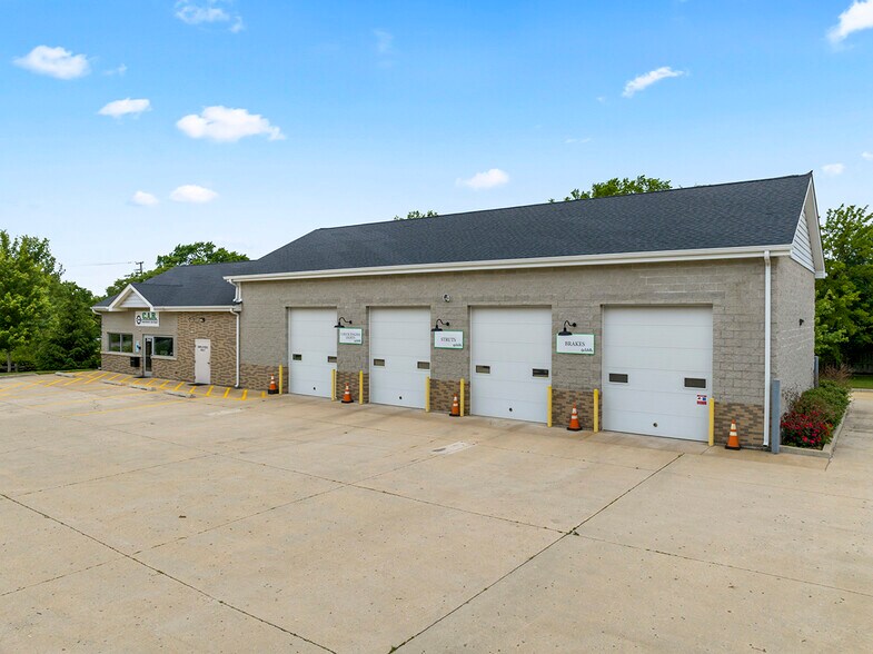 More Photos Of 2940 Weber Dr, Aurora Auto Repair For Sale
