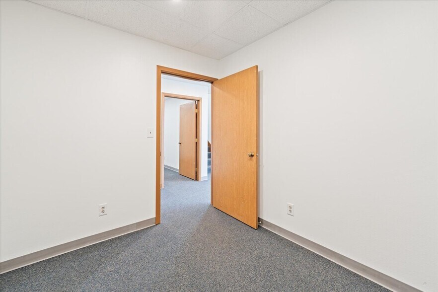 More Photos Of 3534 International St, Fairbanks General Retail For Lease