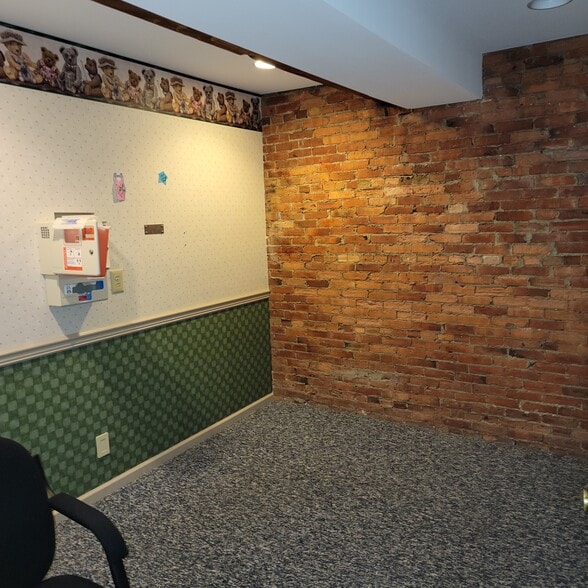More Photos Of 600 Main St, Riverton Office For Sale