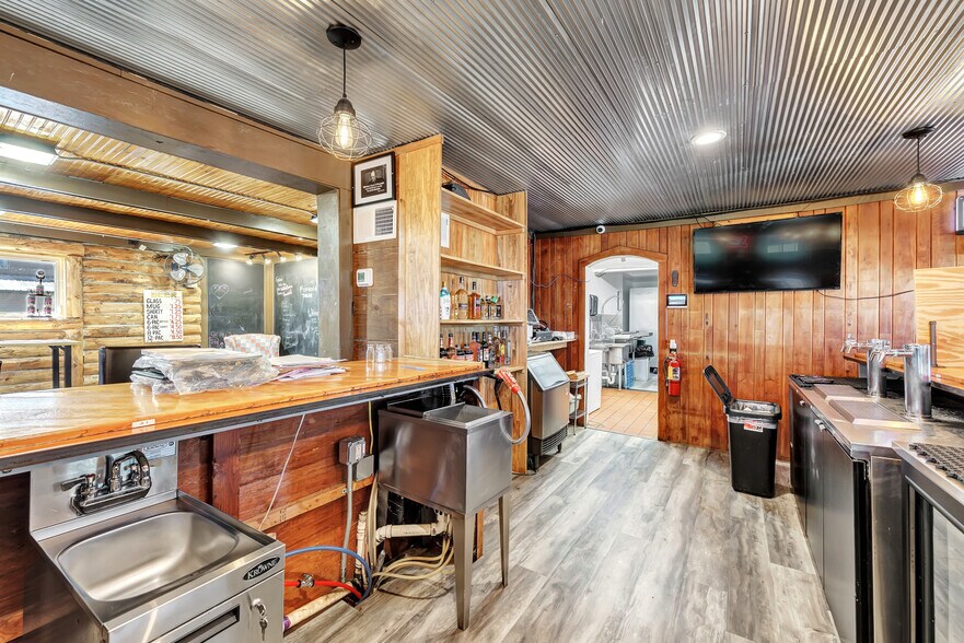 More Photos Of 621 Bissell St, White Lake Restaurant For Sale