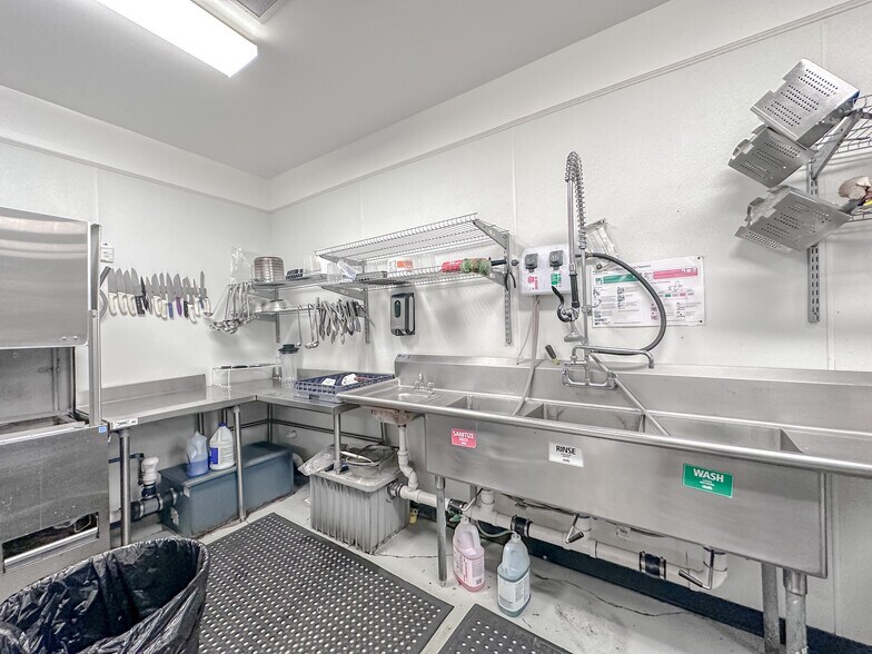 More Photos Of 215 E 2nd St, Bartlesville Auto Repair For Sale