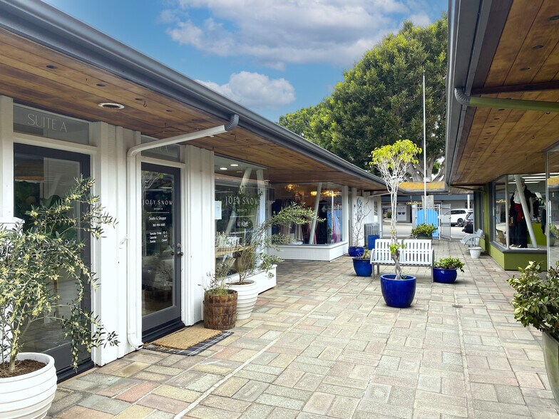 Primary Photo Of 2805-2855 Roosevelt St, Carlsbad Storefront For Lease