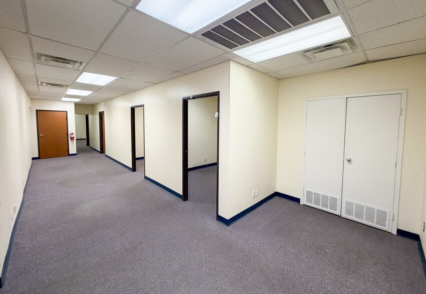 More Photos Of 3850 South Fwy, Fort Worth Flex For Sale