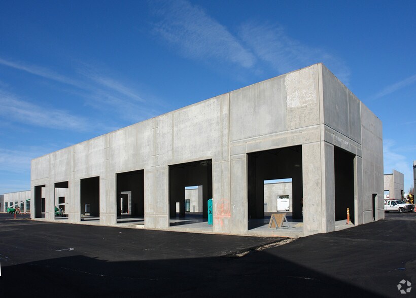 More Photos Of 4015 N Freeway Blvd, Sacramento Flex For Lease
