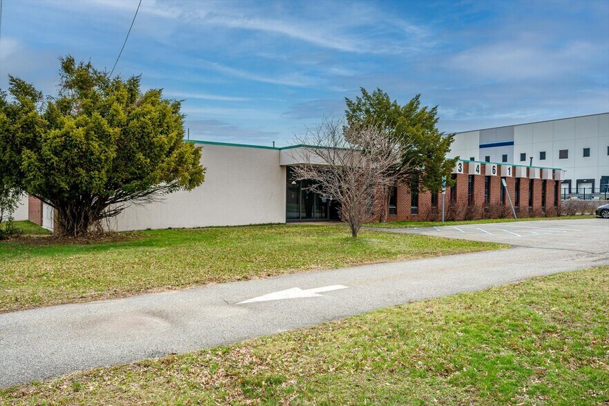 More Photos Of 3461 S Clinton Ave, South Plainfield Manufacturing For Lease