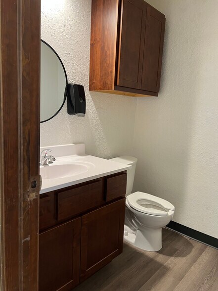 More Photos Of 6200 Melrose Ln, Oklahoma City Warehouse For Lease