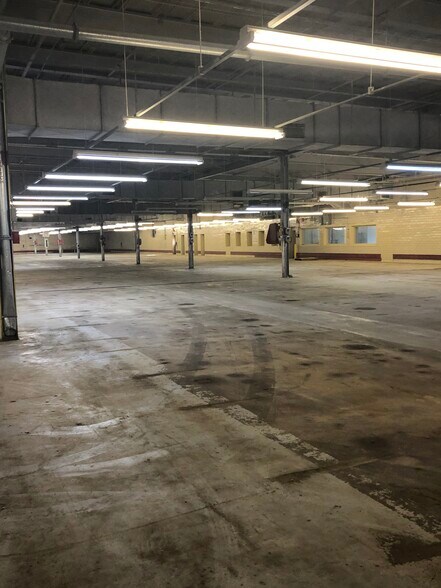More Photos Of 318 W Howell St, Hartwell Manufacturing For Lease