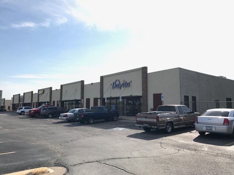 More Photos Of 5848-5884 E Berry St, Fort Worth Unknown For Lease