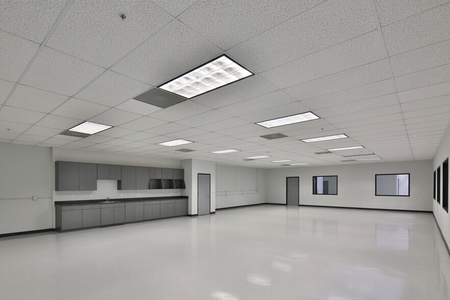 More Photos Of 28220 Industry Dr, Valencia Distribution For Lease