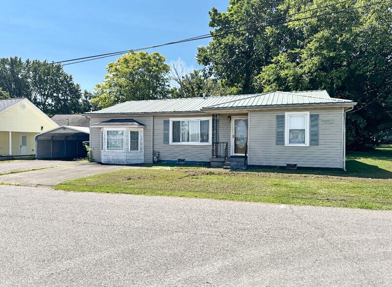 More Photos Of 202 Harold King Dr, Benton Office For Sale