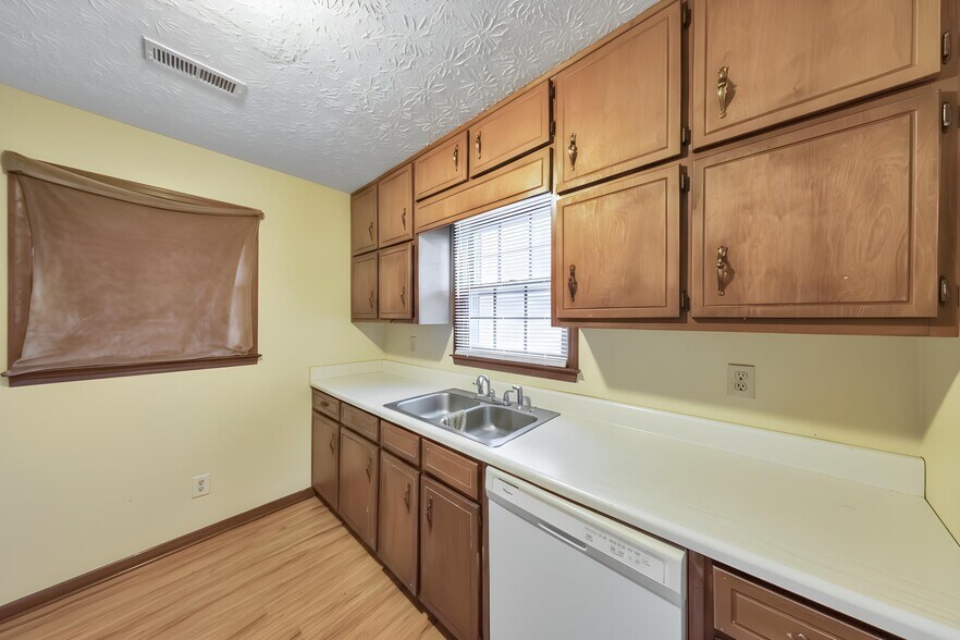 More Photos Of 145 Hunters Ln, Fayetteville Multifamily For Sale