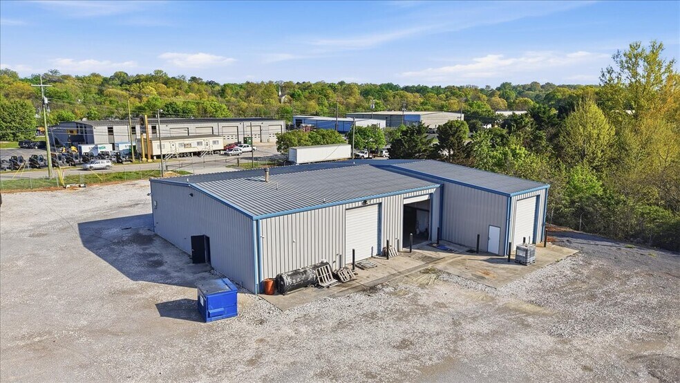 More Photos Of 2816 John Deere Dr, Knoxville Warehouse For Sale