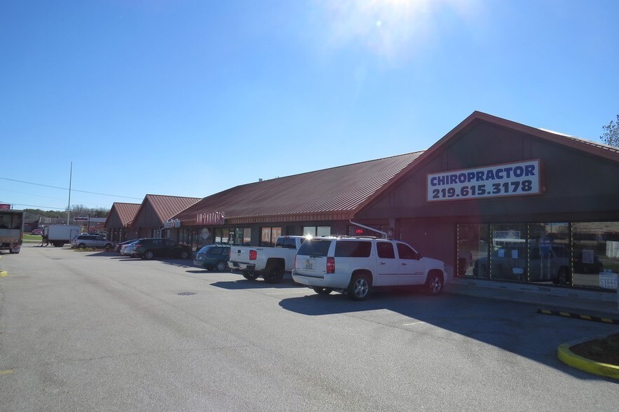 More Photos Of 265 Morthland Dr, Valparaiso Storefront Retail Office For Lease