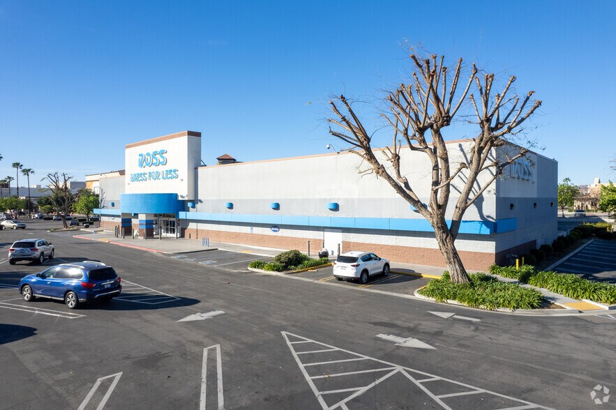 More Photos Of 9301 Tampa Ave, Northridge Unknown For Lease