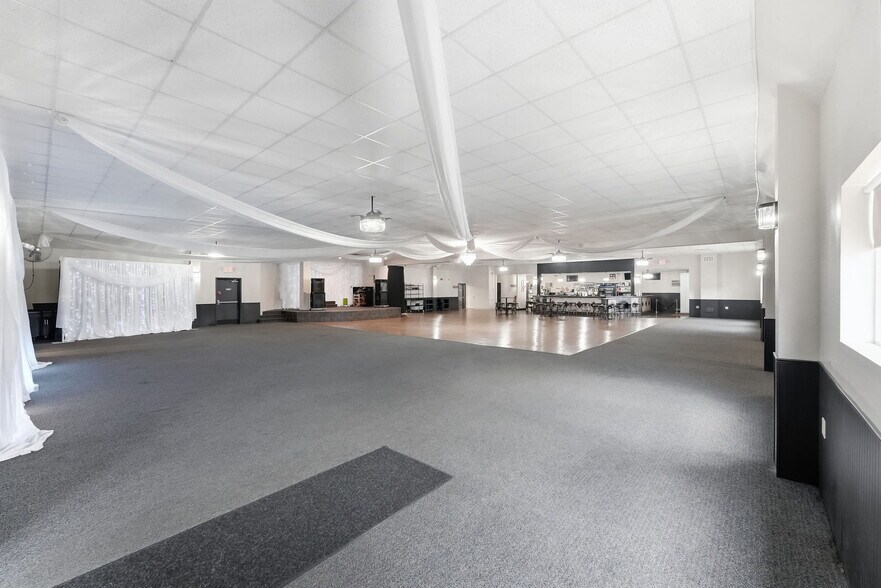 More Photos Of 691 S Main St W, Richmond Restaurant For Sale