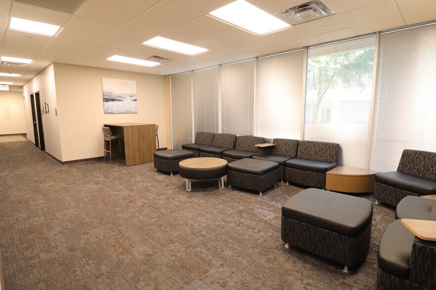 More Photos Of 3940-4306 Capitol Ave, Dallas Light Manufacturing For Sale