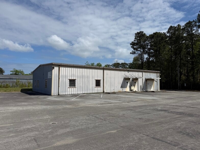 Primary Photo Of 1875 N 20th St, Morehead City Flex For Sale