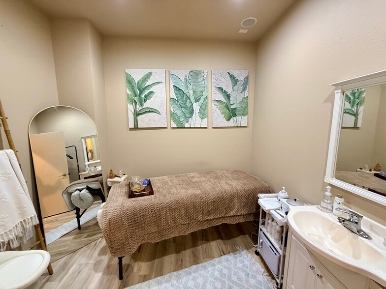 More Photos Of 1106 108th Ave NE, Bellevue Apartments For Sale