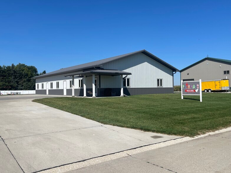 Primary Photo Of 109 N 23rd St, Dakota City Specialty For Sale