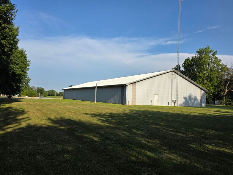 More Photos Of 3220 S Hwy 32, El Dorado Springs Skating Rink For Sale