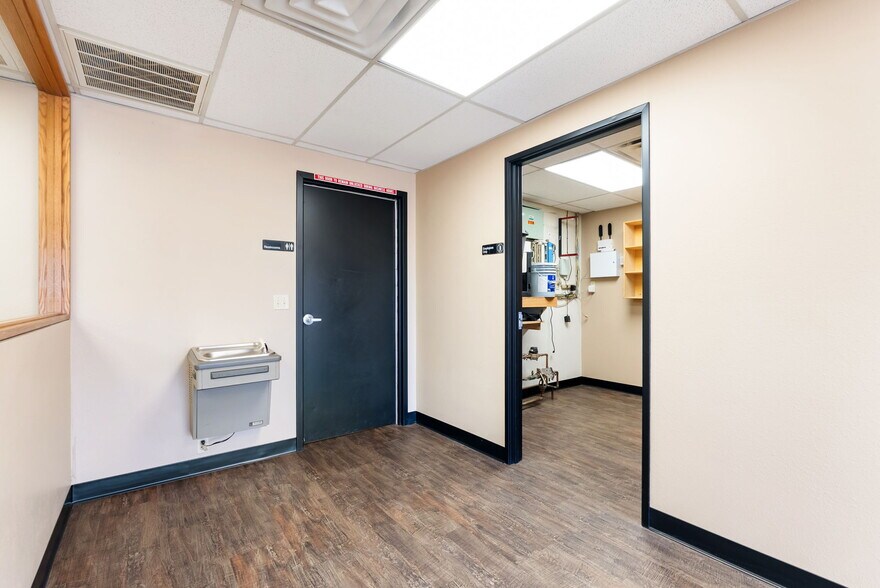 More Photos Of 2150 Victor Pl, Colorado Springs Distribution For Lease