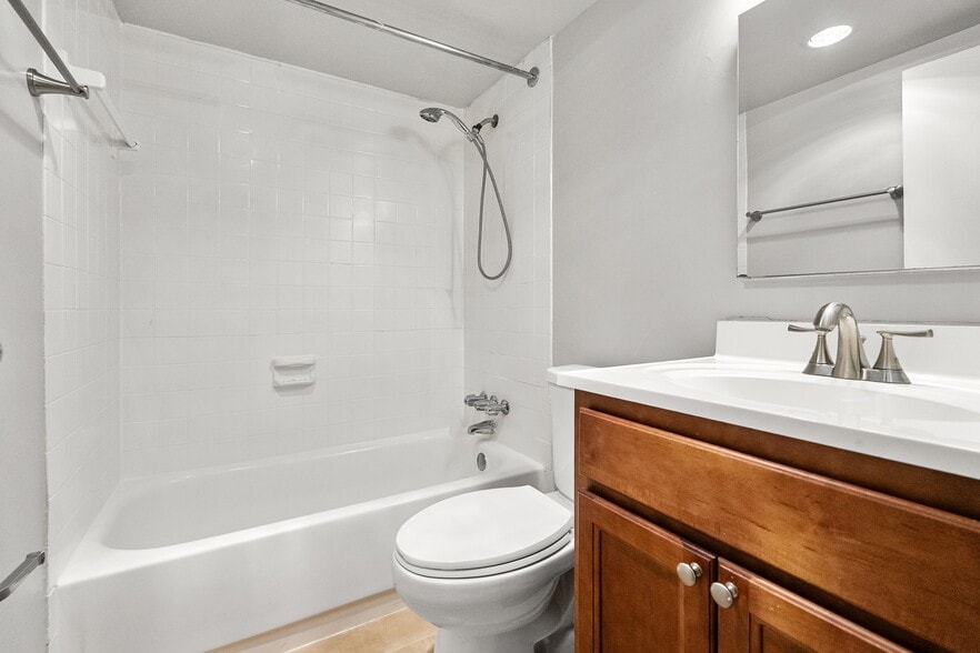 More Photos Of 8150 Lakecrest Dr, Greenbelt Apartments For Sale