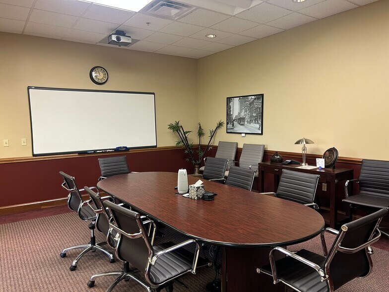 More Photos Of 620 Mabry Hood Rd, Knoxville Office For Lease