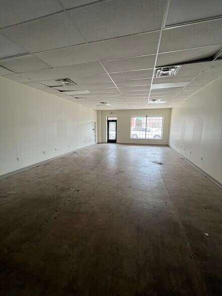 More Photos Of 1014 S Broadway St, Carrollton Unknown For Lease