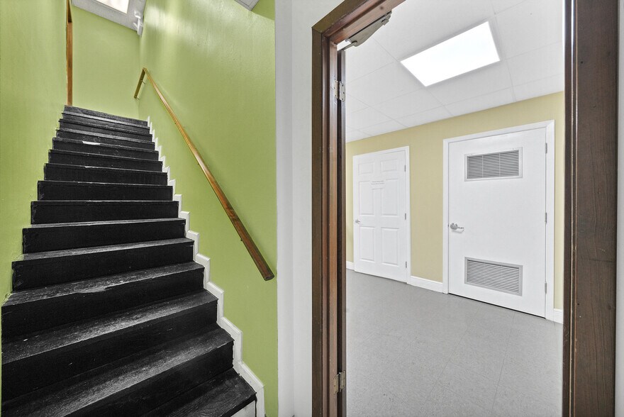 More Photos Of 1313 Cedar Post Ln, Houston Warehouse For Sale