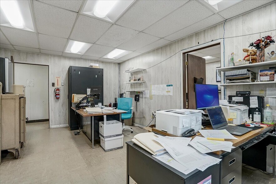 More Photos Of 85 Kaufman Rd, Monticello Distribution For Sale