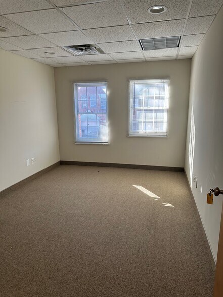 More Photos Of 1831 Forest Dr, Annapolis Office For Sale