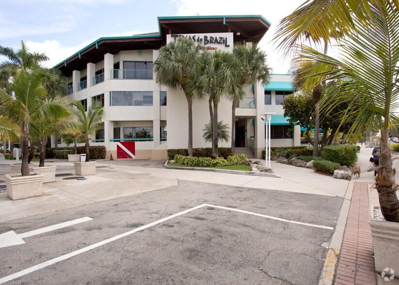 More Photos Of 300 Alton Rd, Miami Beach Office For Lease