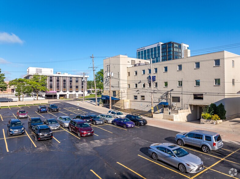 More Photos Of 10625 W North Ave, Milwaukee Medical For Lease