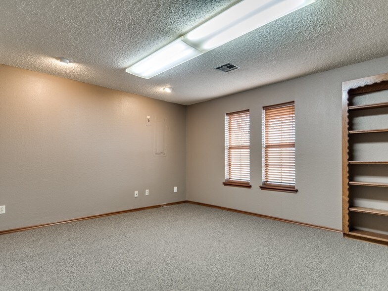 More Photos Of 2222 Westpark Dr, Norman Medical For Sale