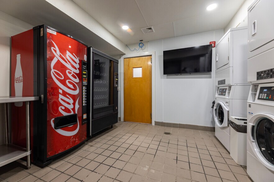 More Photos Of 85 Ocean Ave, New Shoreham Restaurant For Sale