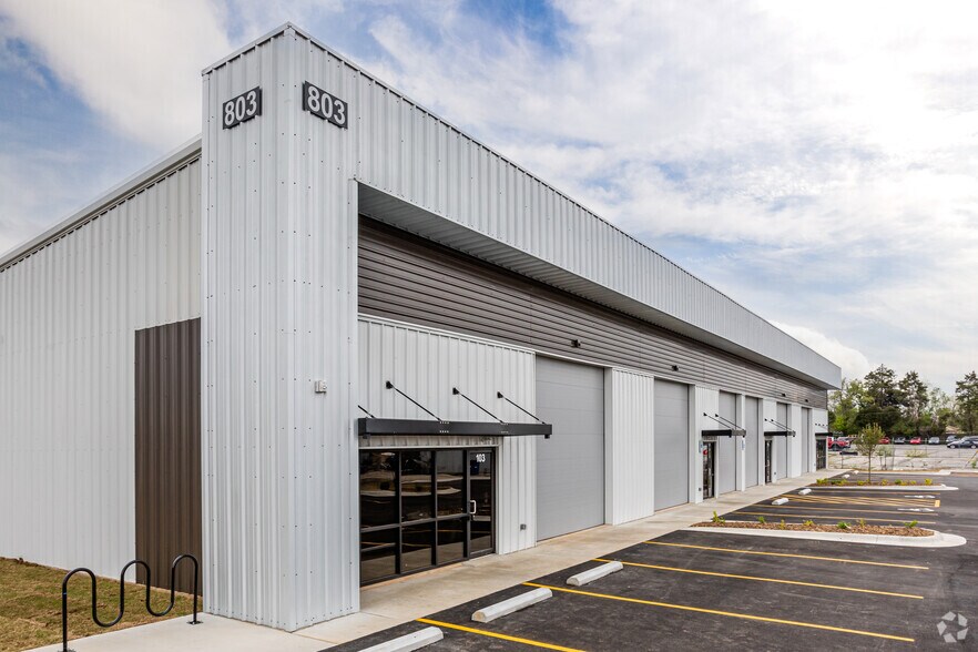 More Photos Of 803 W Price Ln, Rogers Flex For Lease