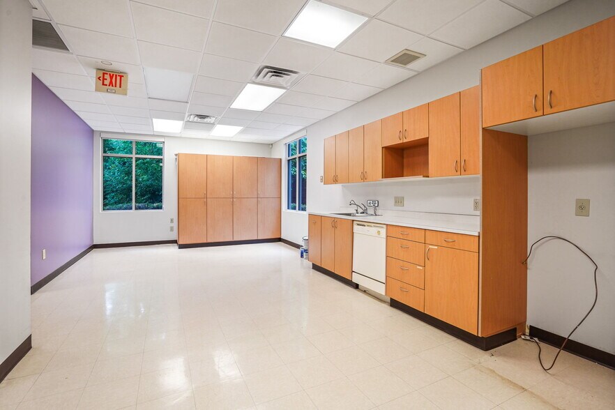 More Photos Of 5156 Blazer Pky, Dublin Medical For Lease