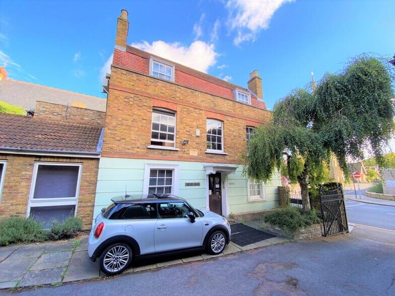 More Photos Of 37 Half Acre, Brentford Office Residential For Lease