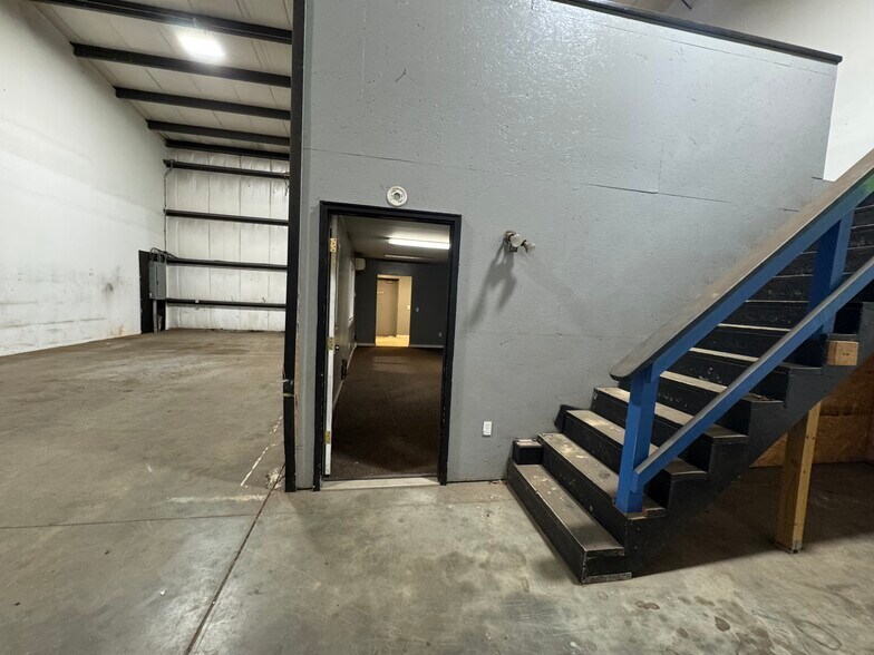 More Photos Of 841 Route 32, North Franklin Light Distribution For Lease