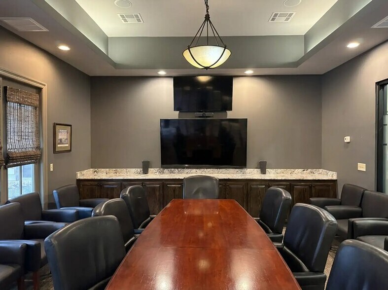 More Photos Of 10319 Jefferson Hwy, Baton Rouge Office For Sale