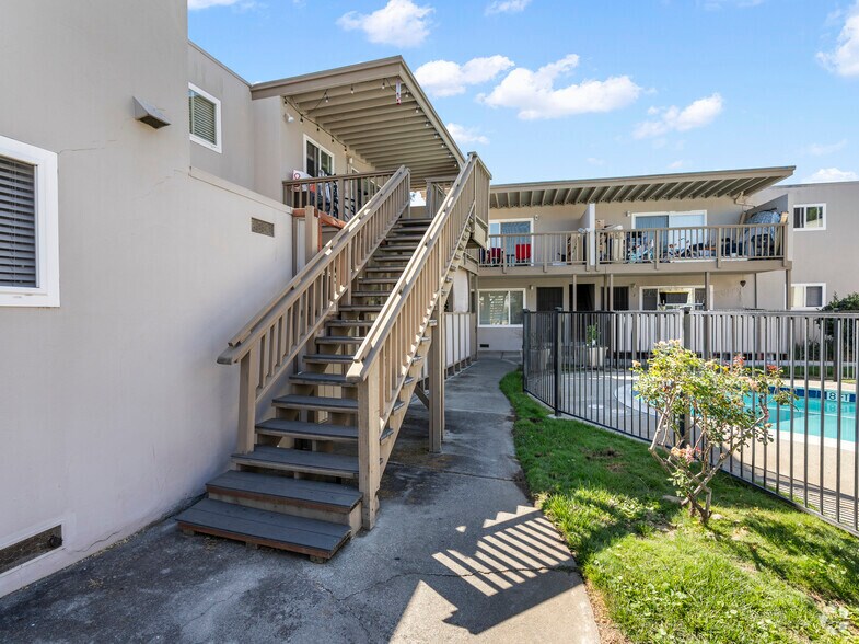 More Photos Of 105 Forrest Ave, Los Gatos Multifamily For Sale