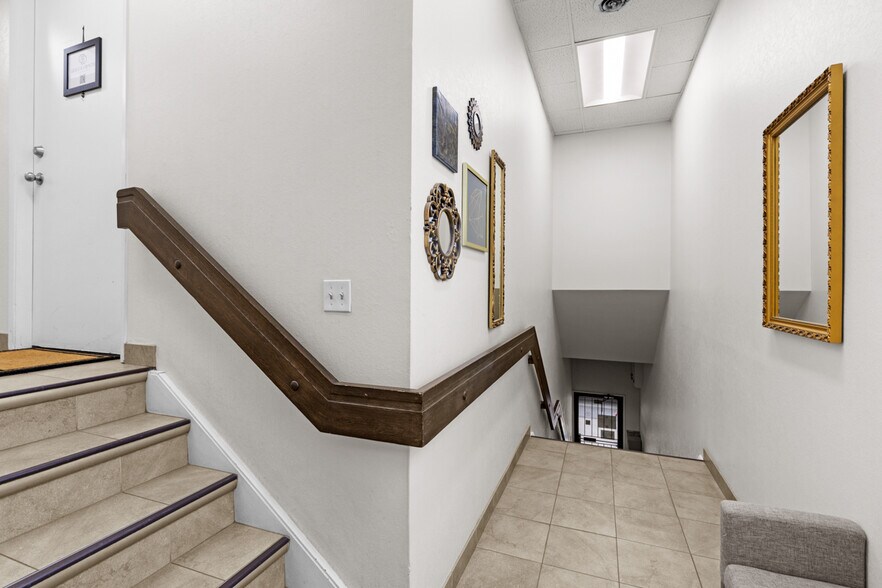 More Photos Of 537 Bernard Av, Kelowna Office For Lease