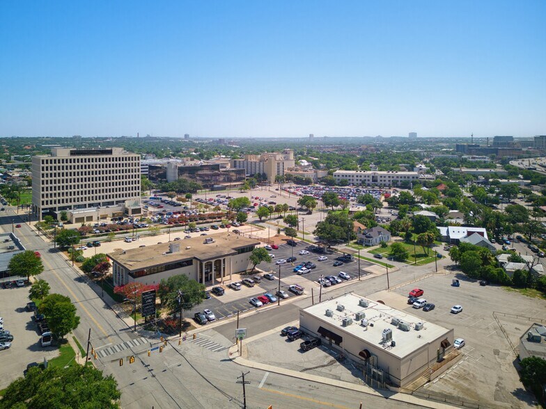 More Photos Of 816-818 Lexington Ave, San Antonio Medical For Sale