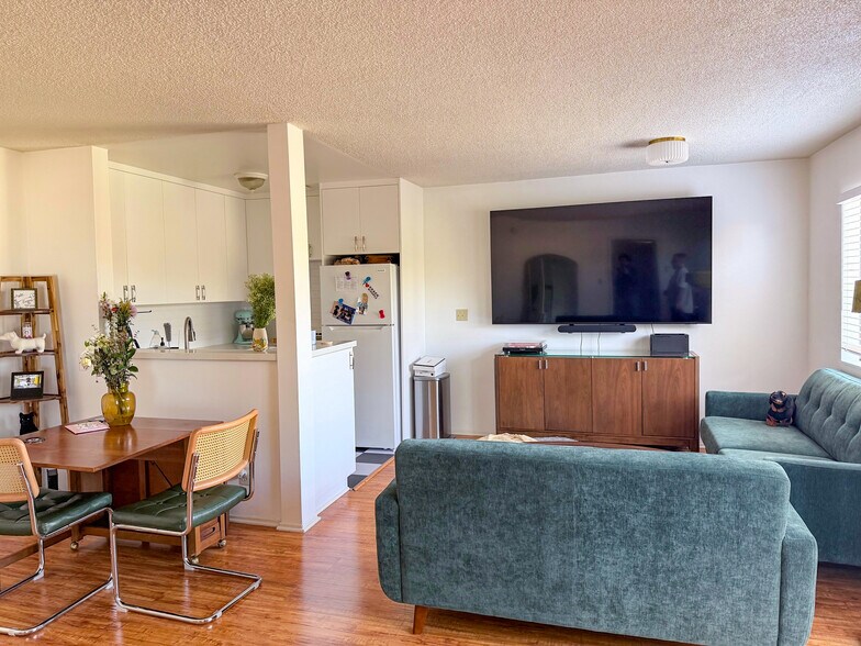 More Photos Of , Los Angeles Multifamily For Sale