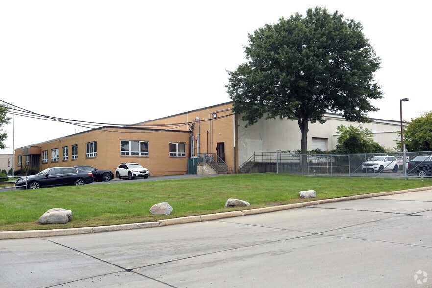 More Photos Of 160 E Essex Ave, Avenel Warehouse For Lease