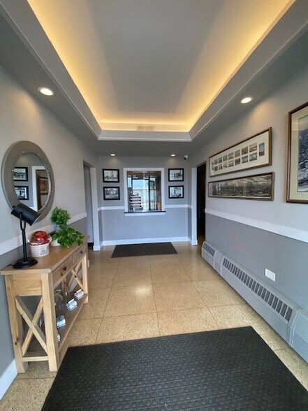 More Photos Of 9100 W Plainfield Rd, Brookfield Warehouse For Lease