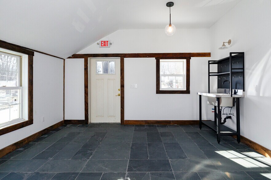 More Photos Of 2404 Salt Point Tpke, Clinton Corners Office For Lease