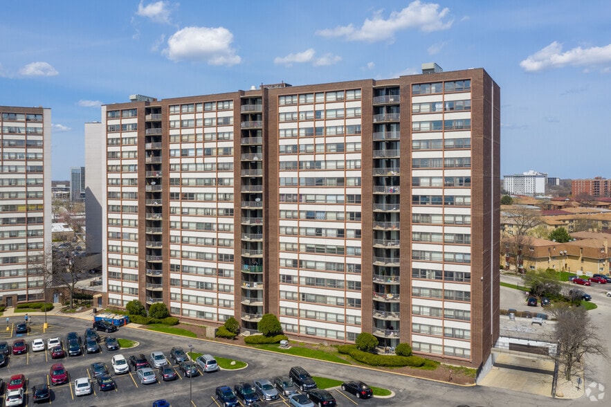 Primary Photo Of 5441 N East River Rd, Chicago Apartments For Lease