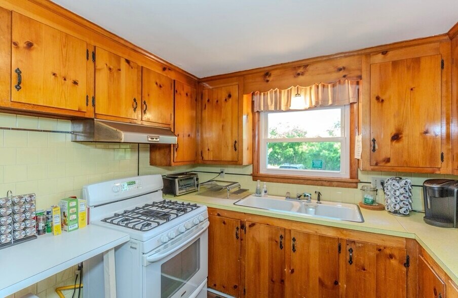 More Photos Of 230 Airport Rd, Warwick Office For Sale