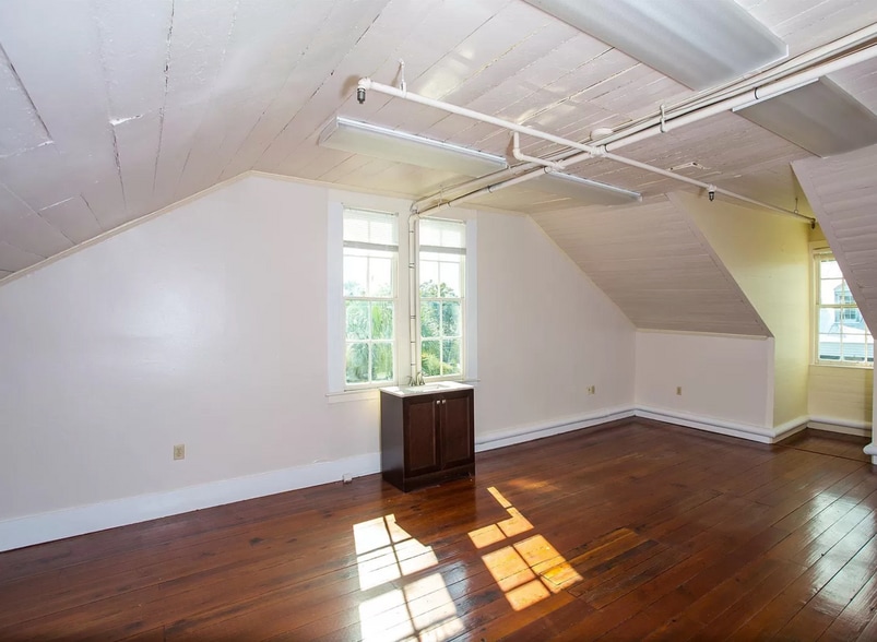 More Photos Of 245 Intendencia St, Pensacola Office Residential For Lease